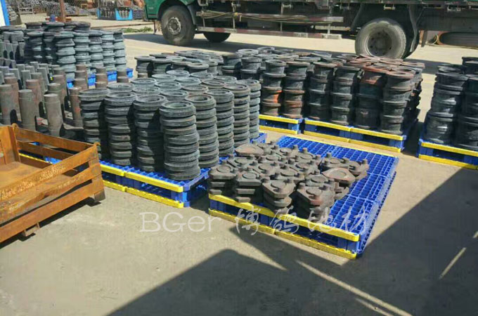 搬運(yùn)金屬制品重載貨物塑料托盤，地面墊板